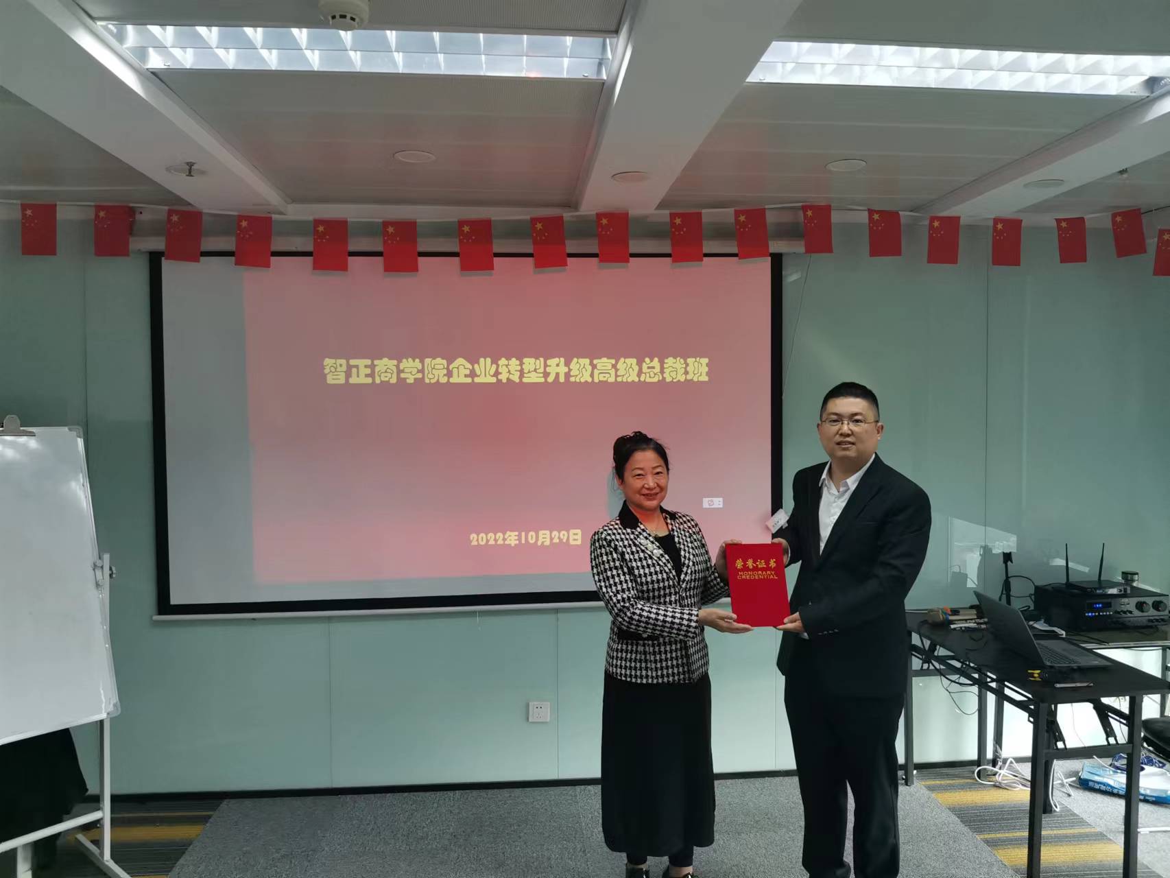 純藍(lán)色商務(wù)男士西裝職業(yè)裝會(huì)議主持服裝